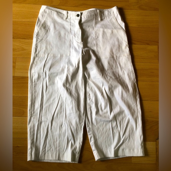 White capri pants, size 16 - Picture 1 of 5